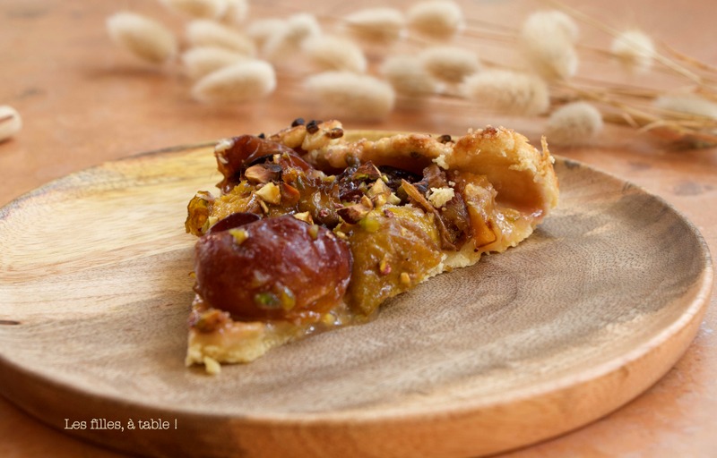 Tarte rustique aux prunes et pistaches