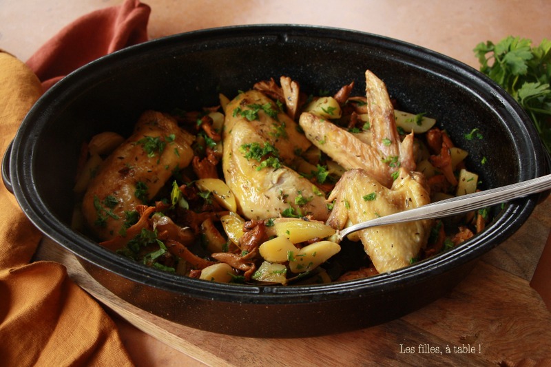 Cocotte de poulet, girolles et pommes de terre