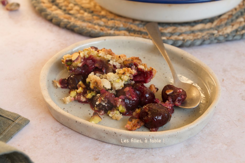 Crumble de cerises et pistaches