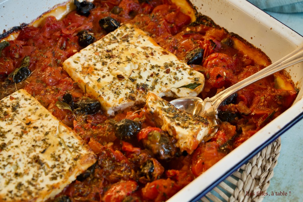 Feta rôtie aux tomates, poivrons et olives noires