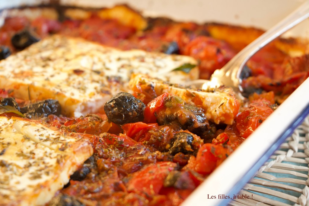 Feta rôtie aux tomates, poivrons et olives noires
