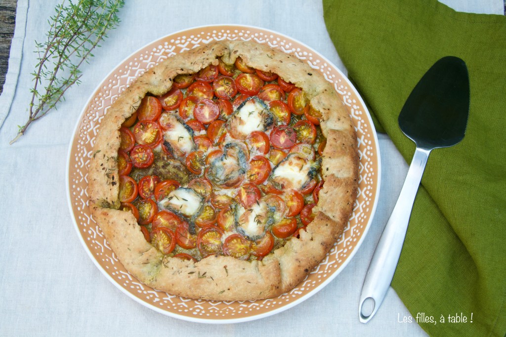 Tarte rustique aux tomates cerises et chèvre cendré
