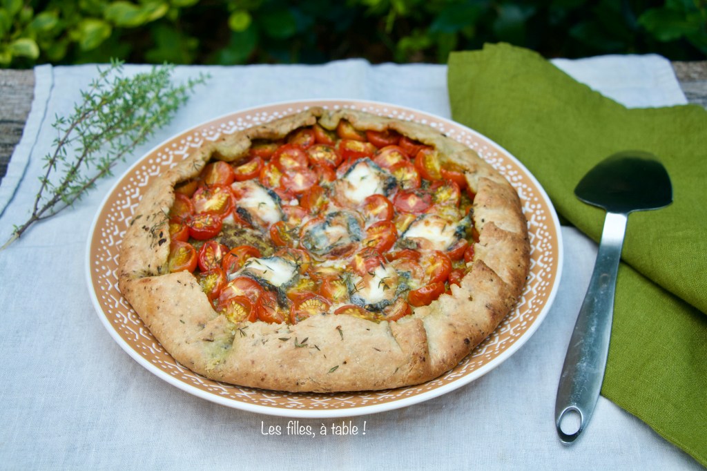 Tarte rustique aux tomates cerises et chèvre cendré