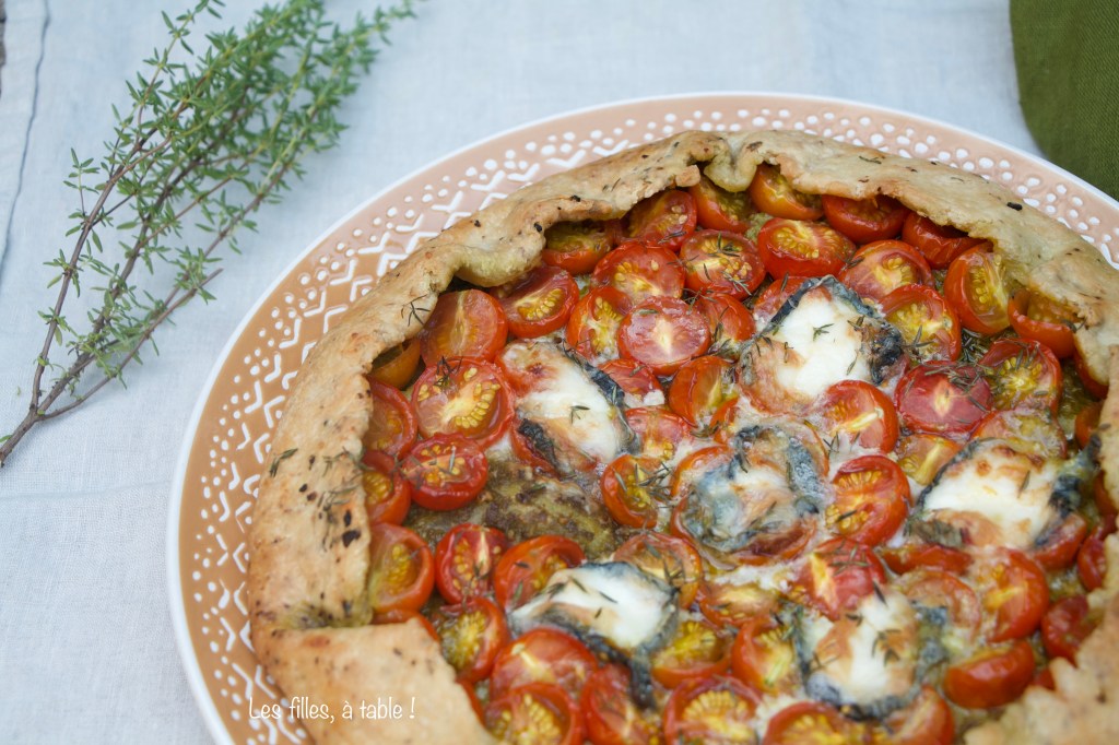 Tarte rustique aux tomates cerises et chèvre cendré