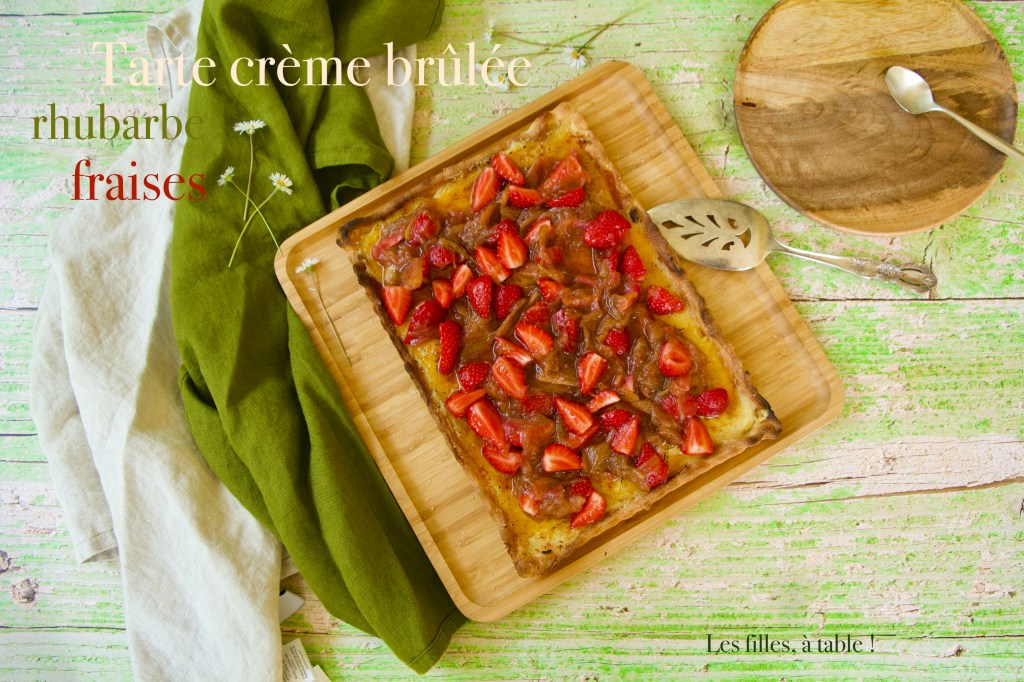 Tarte crème brûlée, rhubarbe et fraises
