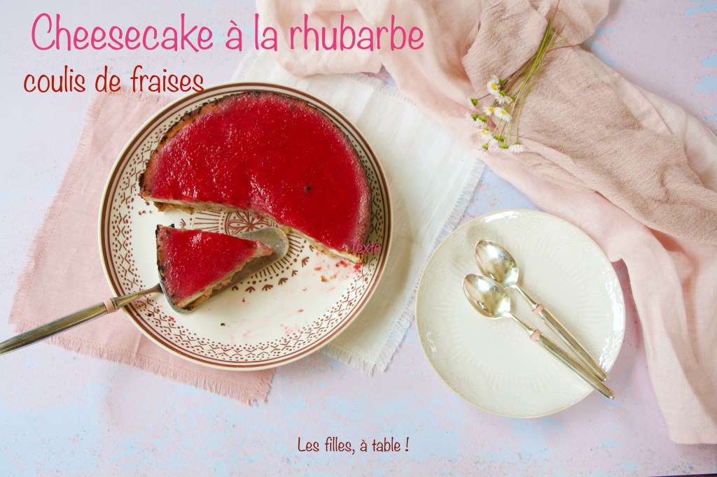 Cheesecake à la rhubarbe, coulis de fraises