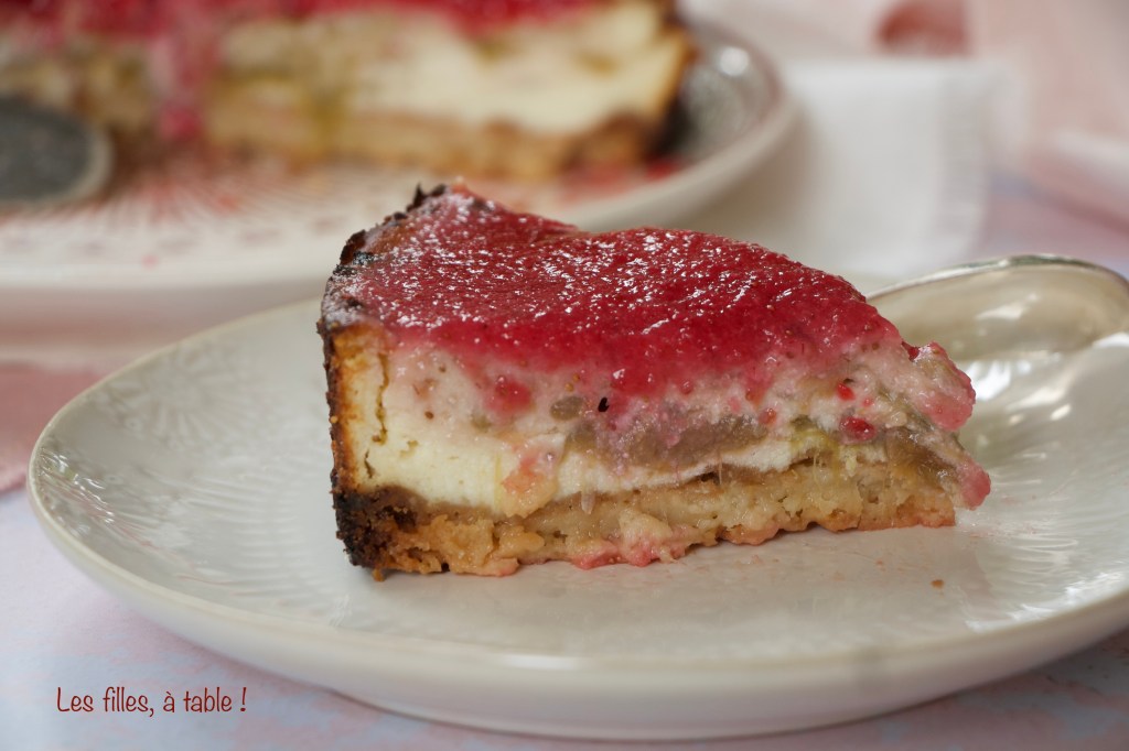Cheesecake à la rhubarbe, coulis de fraises