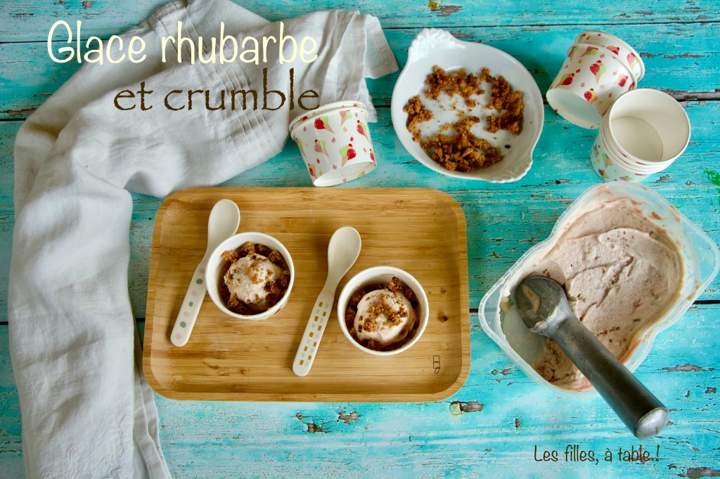 Glace à la rhubarbe et crumble