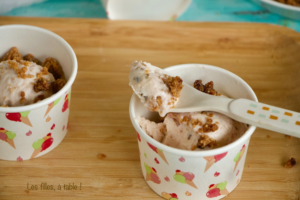 Glace à la rhubarbe et crumble