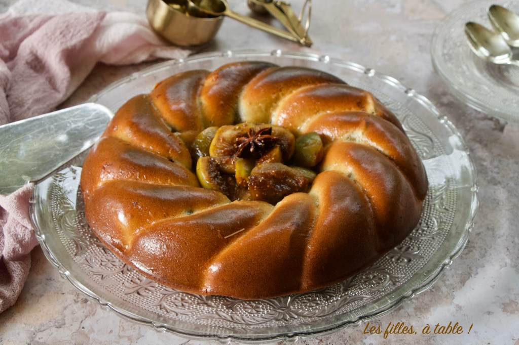 Fondant au yaourt grec, figues et pistaches