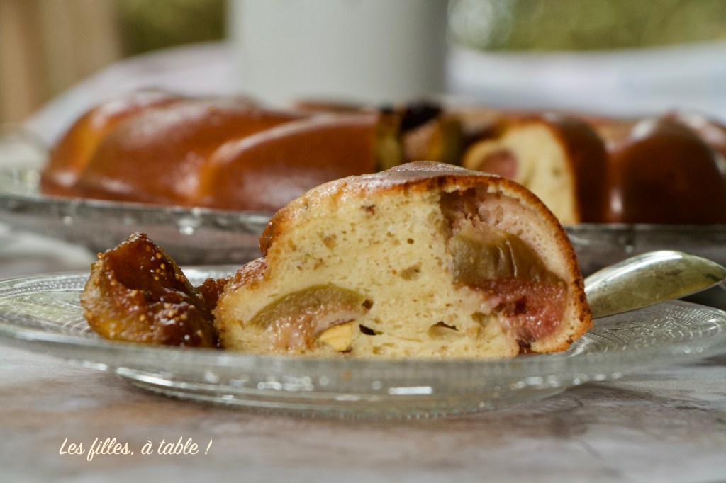 Fondant au yaourt grec, figues et pistaches