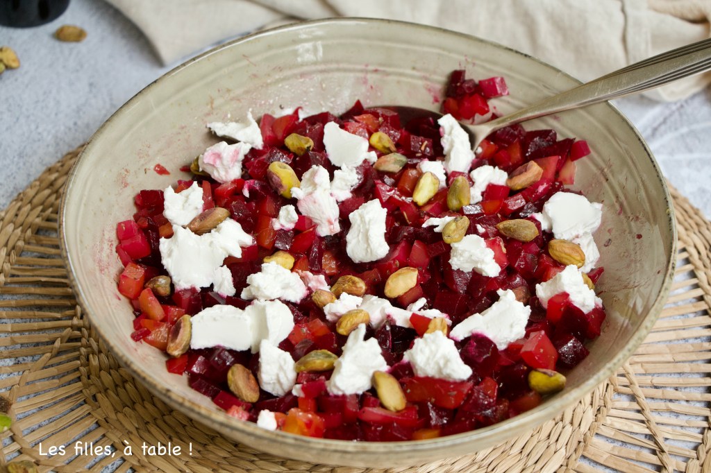 Salade de betteraves, chèvre et pistaches
