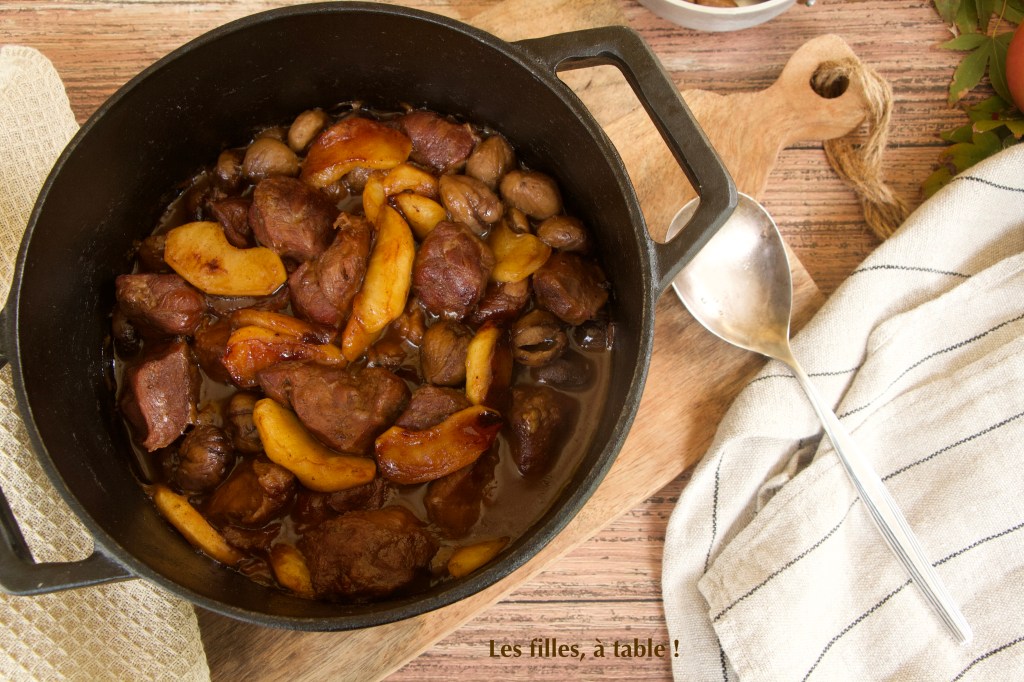 Joues de porc aux pommes, châtaignes et cidre