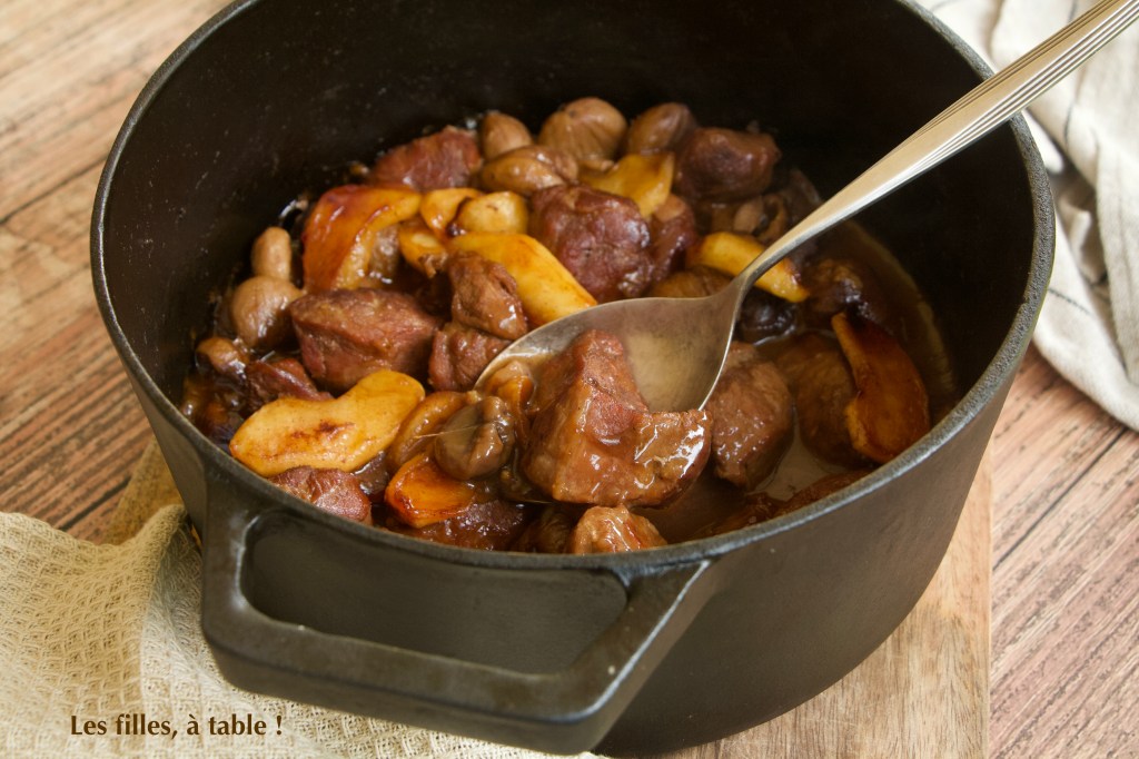 Joues de porc aux pommes, châtaignes et cidre