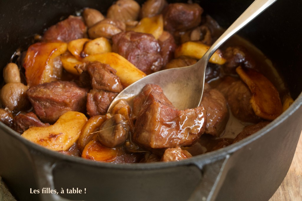 Joues de porc aux pommes, châtaignes et cidre