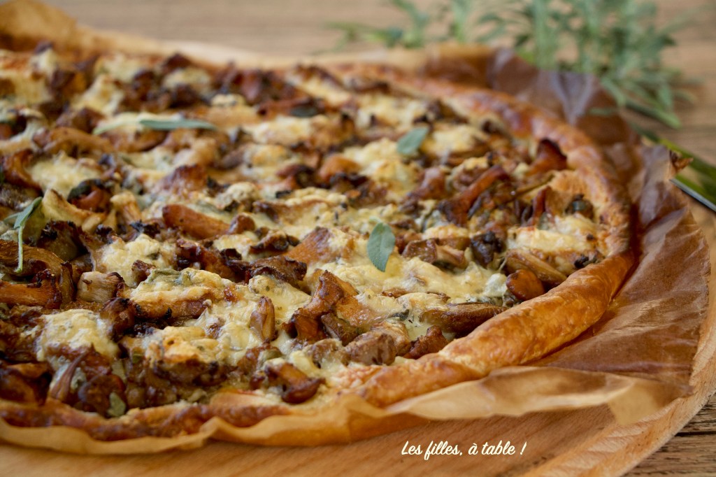 Tarte feuilletée aux pleurotes, girolles et gorgonzola