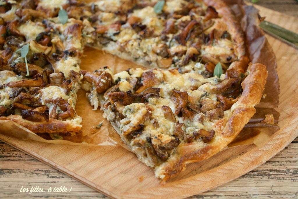Tarte feuilletée aux pleurotes, girolles et gorgonzola