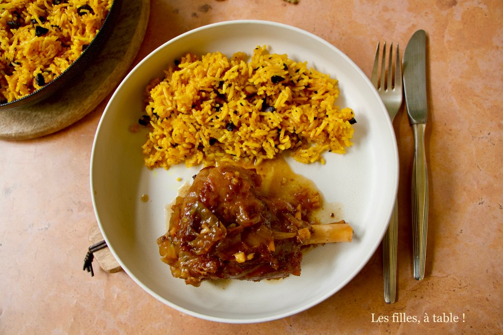 Souris d'agneau confite au gingembre, riz frit aux épices