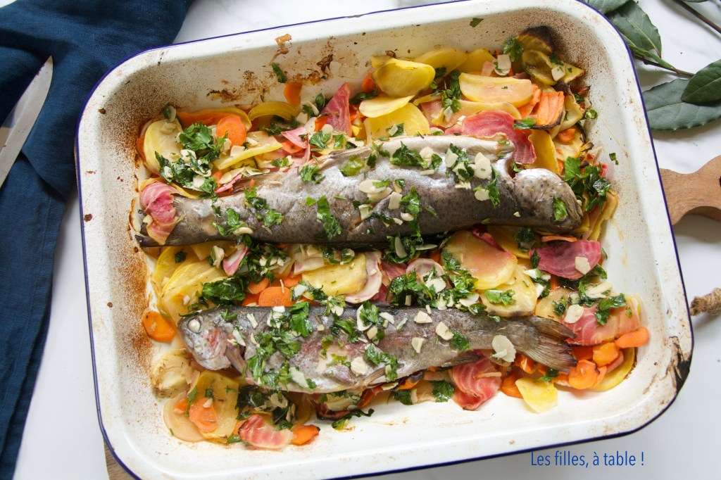 Truite au four sur lit de légumes