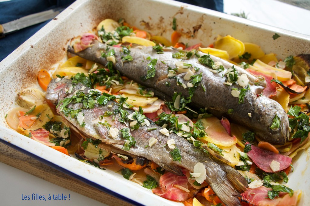 Truite au four sur lit de légumes