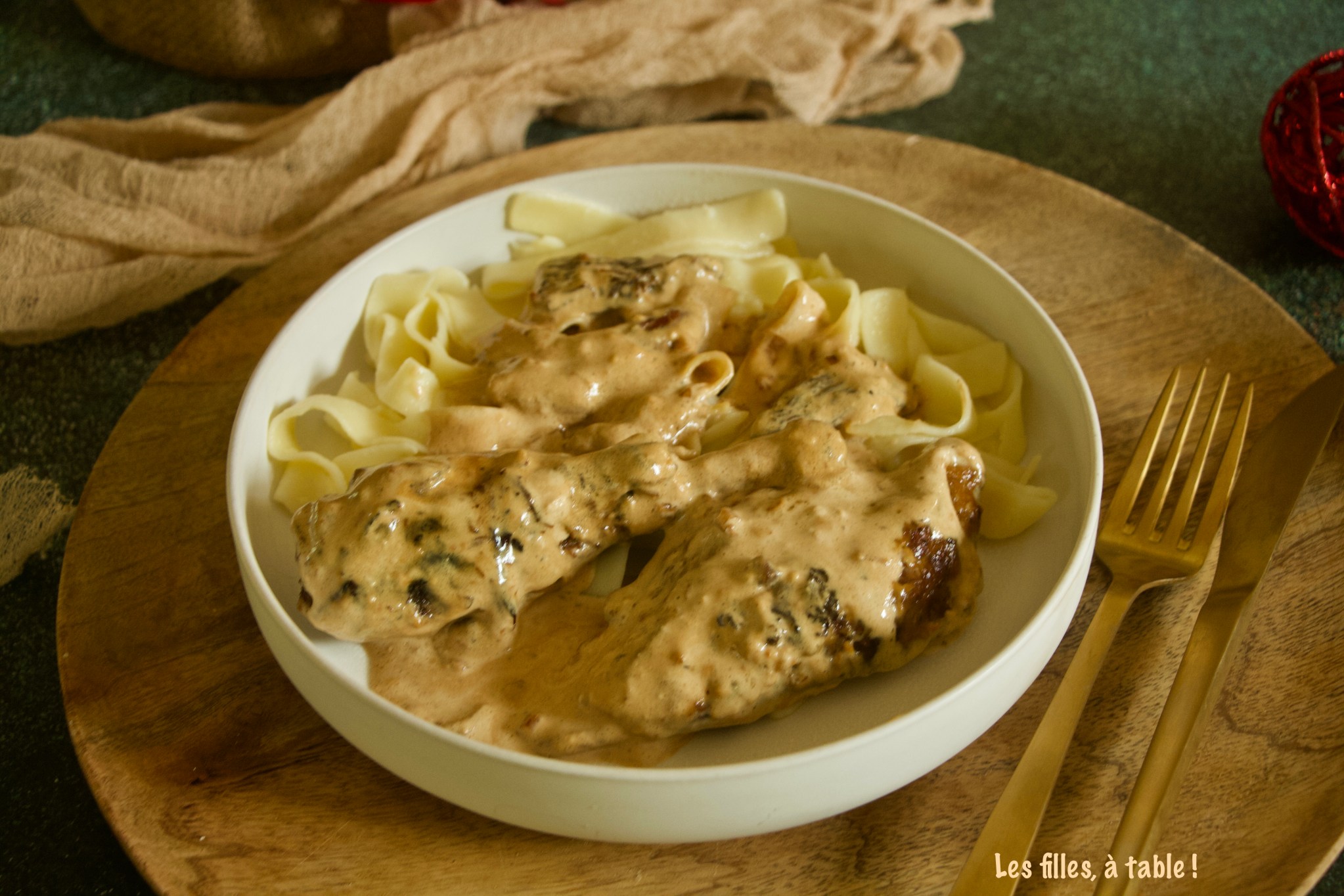 Poulet au vin jaune et aux morilles – Les filles, à table
