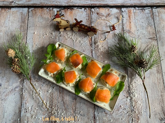 Canapés de radis noirs et truite fumée