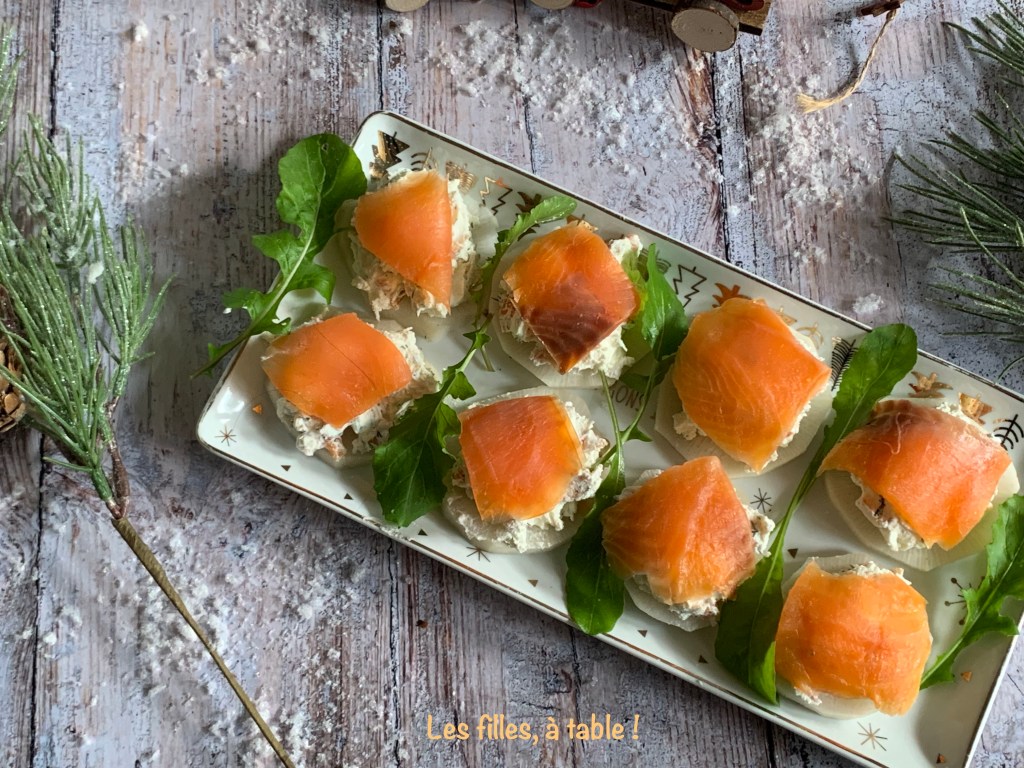 Canapés de radis noirs et truite fumée