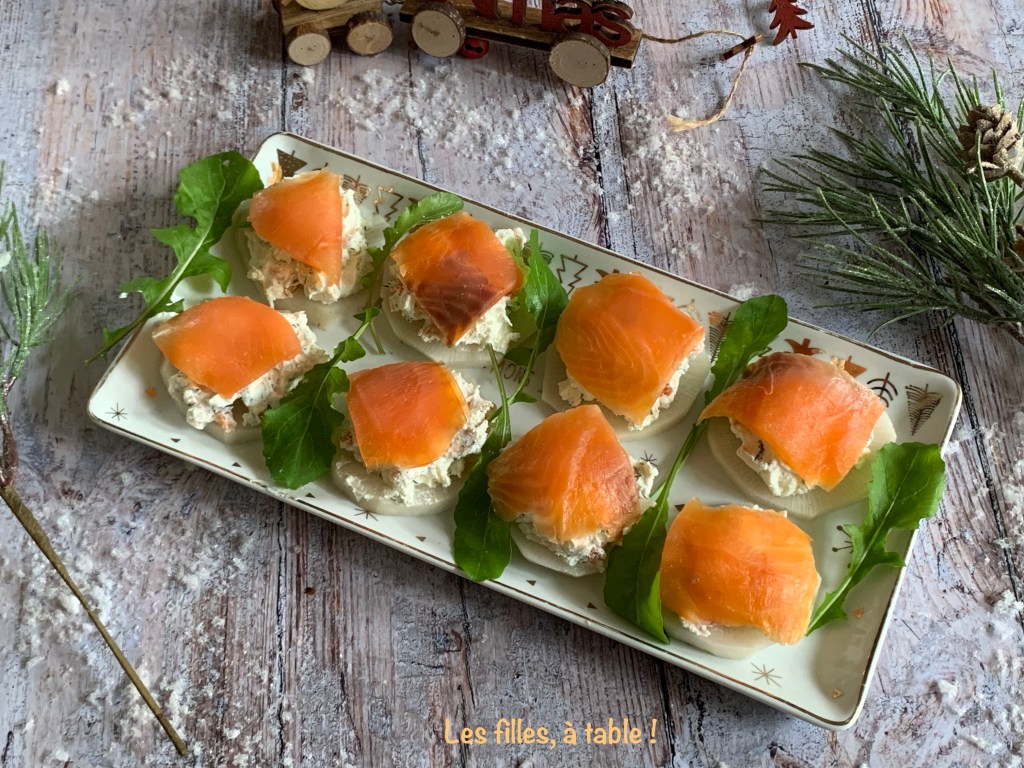 Canapés de radis noirs et truite fumée